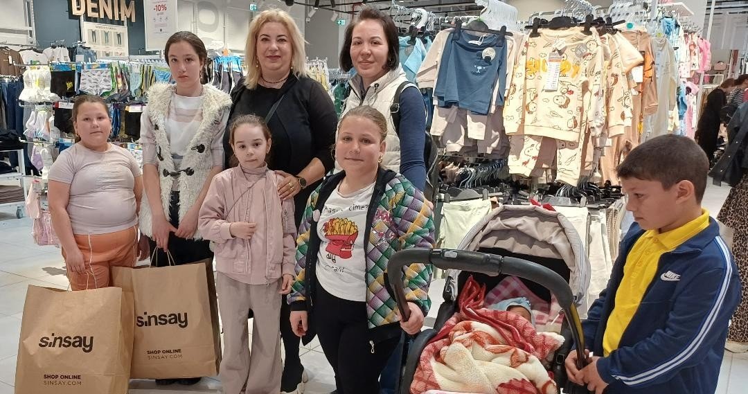 Haine noi pentru 26 de copii din Slobozia 359479