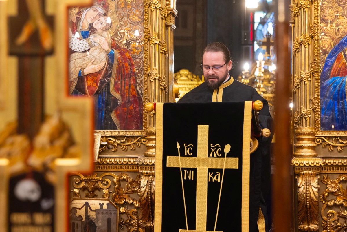 Sfintele Pătimiri, evidențiate în cadrul Deniei celor 12 Evanghelii 359596