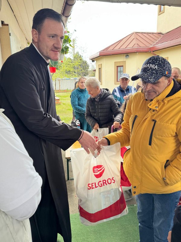 Un frumos gest de solidaritate al parohiilor din sectorul 4 359529