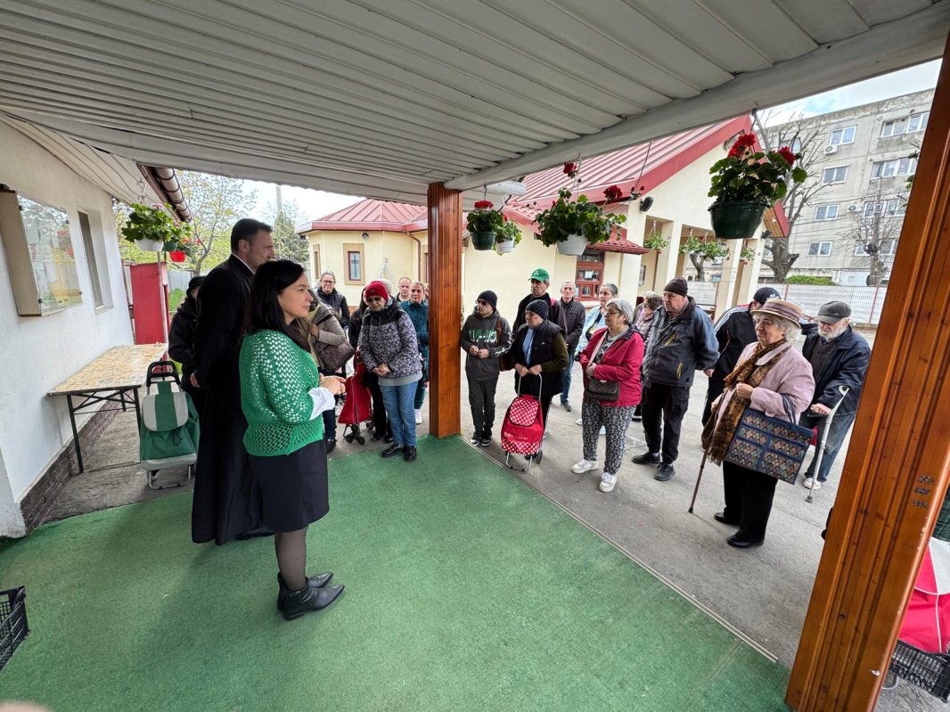 Un frumos gest de solidaritate al parohiilor din sectorul 4 359531