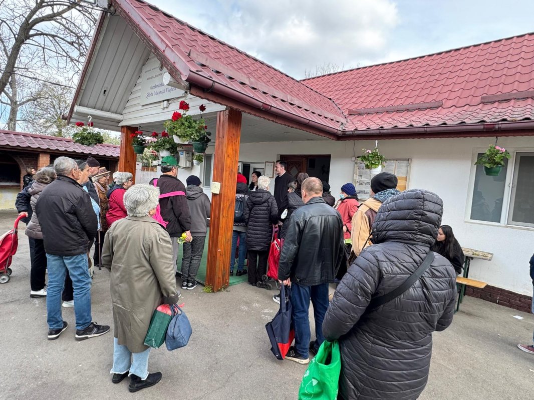 Un frumos gest de solidaritate al parohiilor din sectorul 4 359532