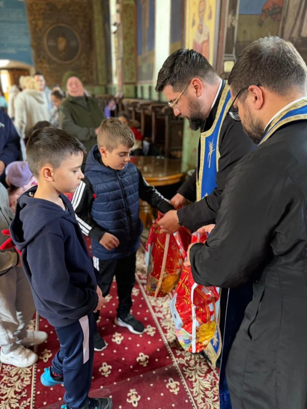 Un nou ajutor înainte de Paști de la o parohie bucureșteană 359518