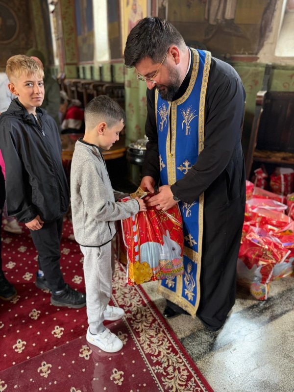 Un nou ajutor înainte de Paști de la o parohie bucureșteană 359519