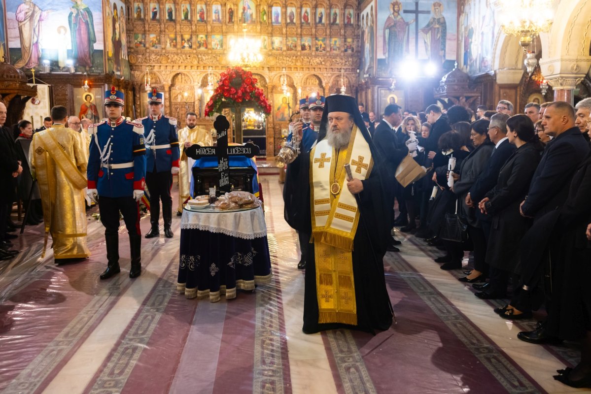 Mircea Lucescu a fost condus pe ultimul drum 359646