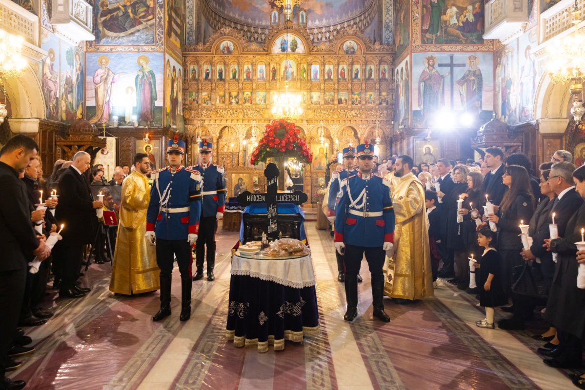 Mircea Lucescu a fost condus pe ultimul drum 359648