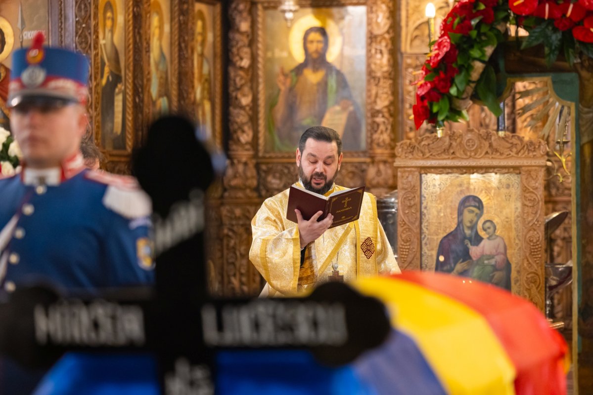 Mircea Lucescu a fost condus pe ultimul drum 359654