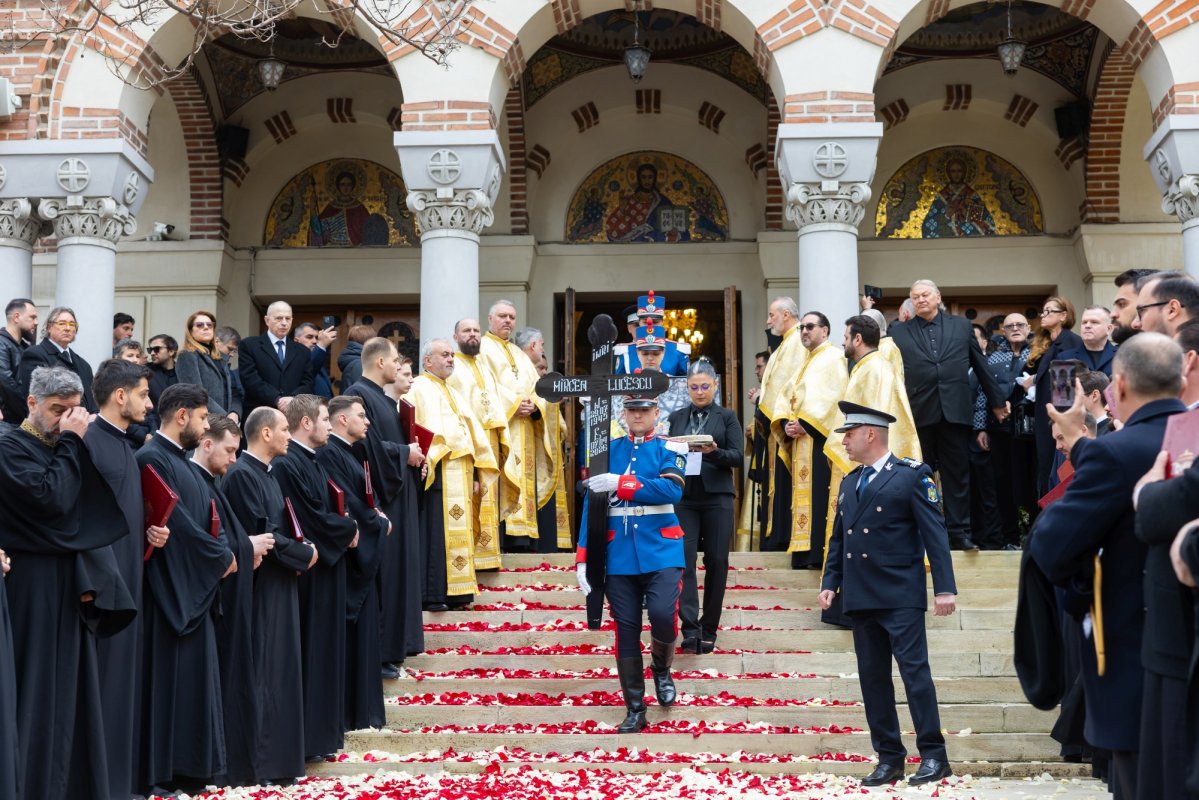 Mircea Lucescu a fost condus pe ultimul drum 359670
