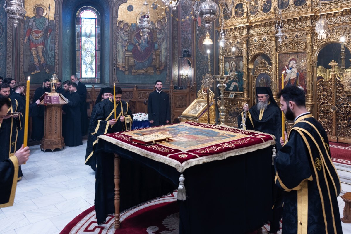 Slujba Vecerniei scoaterii Sfântului Epitaf la Catedrala Patriarhală 359635