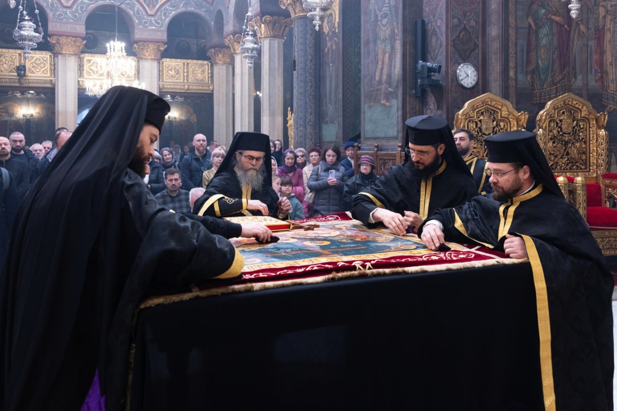 Slujba Vecerniei scoaterii Sfântului Epitaf la Catedrala Patriarhală 359637