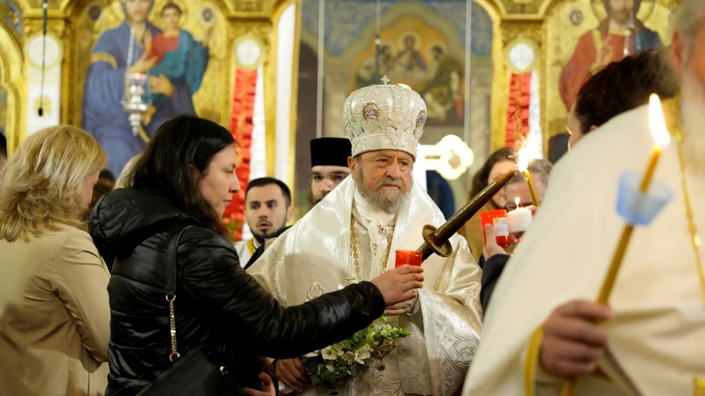 Mulțimi de credincioși la Sibiu, în noaptea Învierii 359797