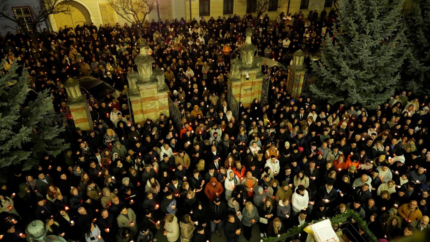 Mulțimi de credincioși la Sibiu, în noaptea Învierii 359801