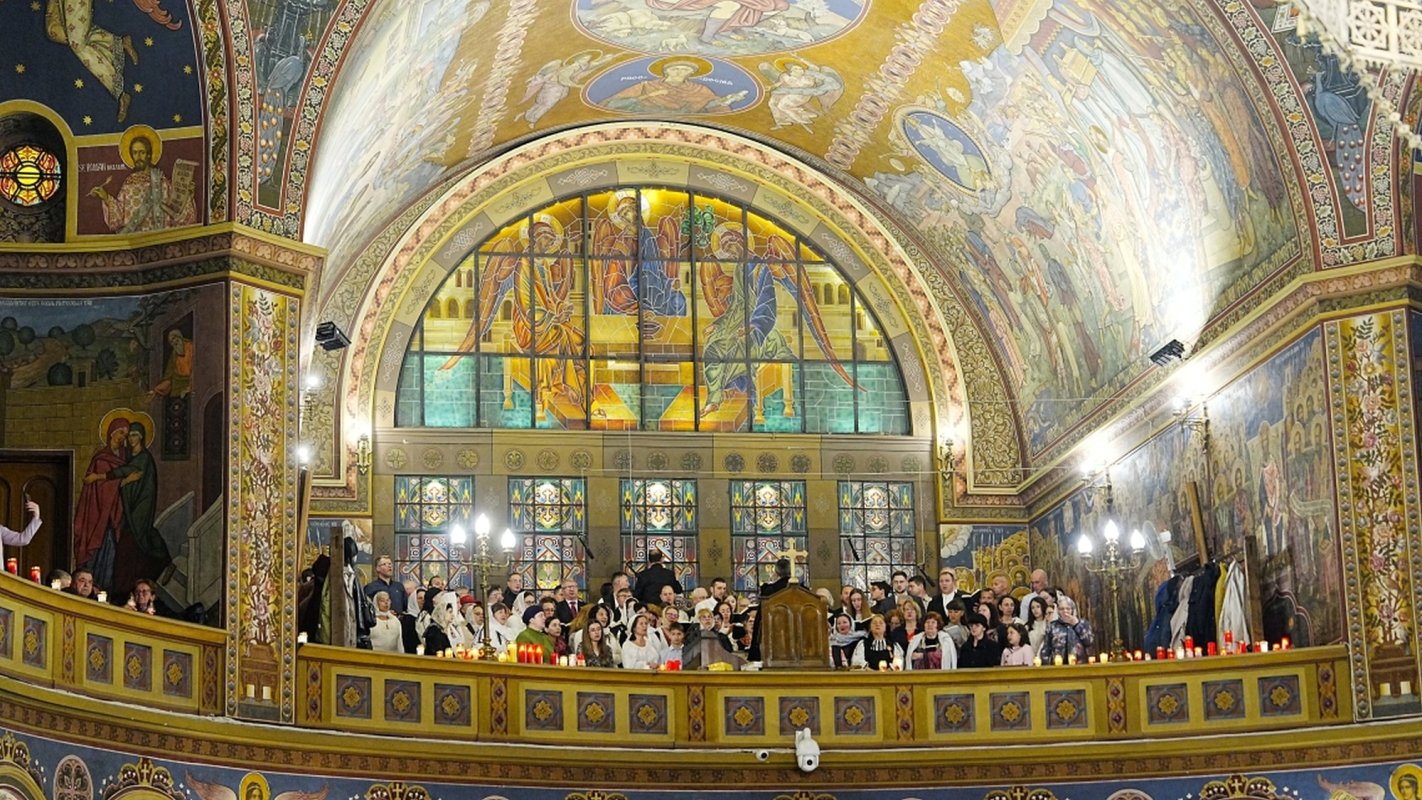 Mulțimi de credincioși la Sibiu, în noaptea Învierii 359802