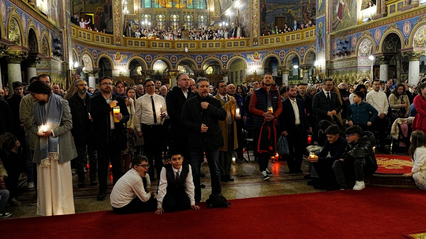Mulțimi de credincioși la Sibiu, în noaptea Învierii 359803