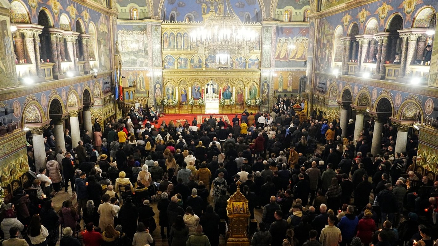 Mulțimi de credincioși la Sibiu, în noaptea Învierii 359804