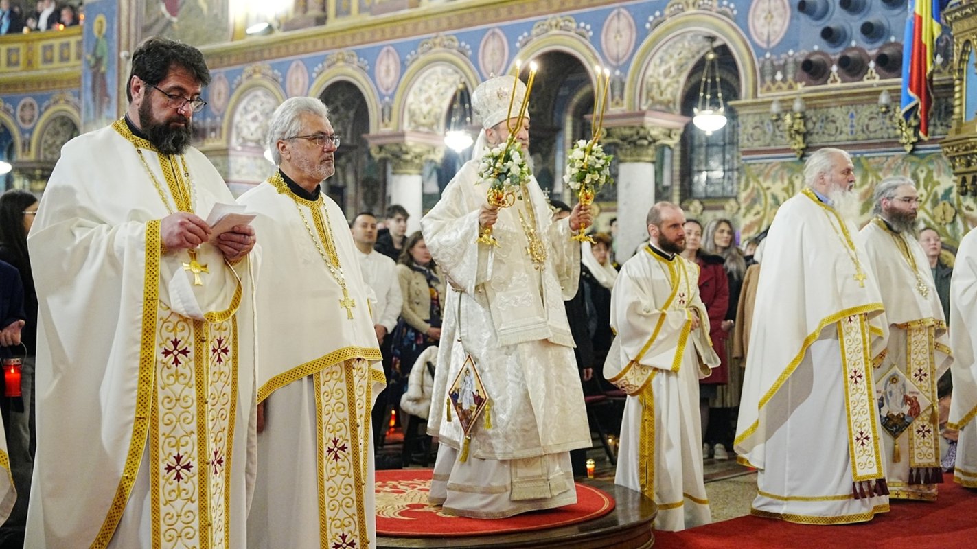 Mulțimi de credincioși la Sibiu, în noaptea Învierii 359805