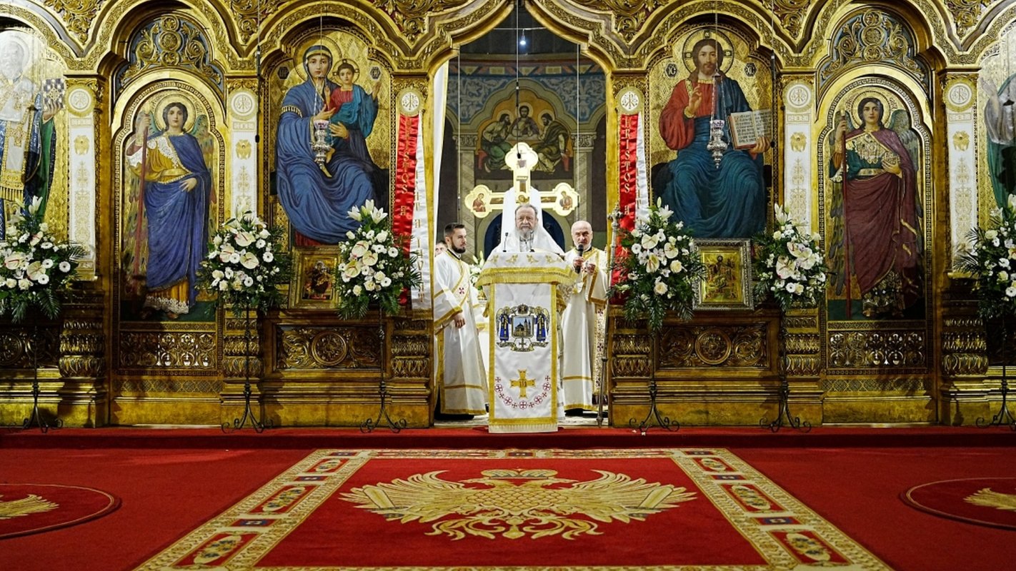 Mulțimi de credincioși la Sibiu, în noaptea Învierii 359806