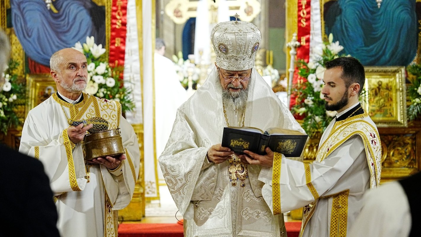 Mulțimi de credincioși la Sibiu, în noaptea Învierii 359808