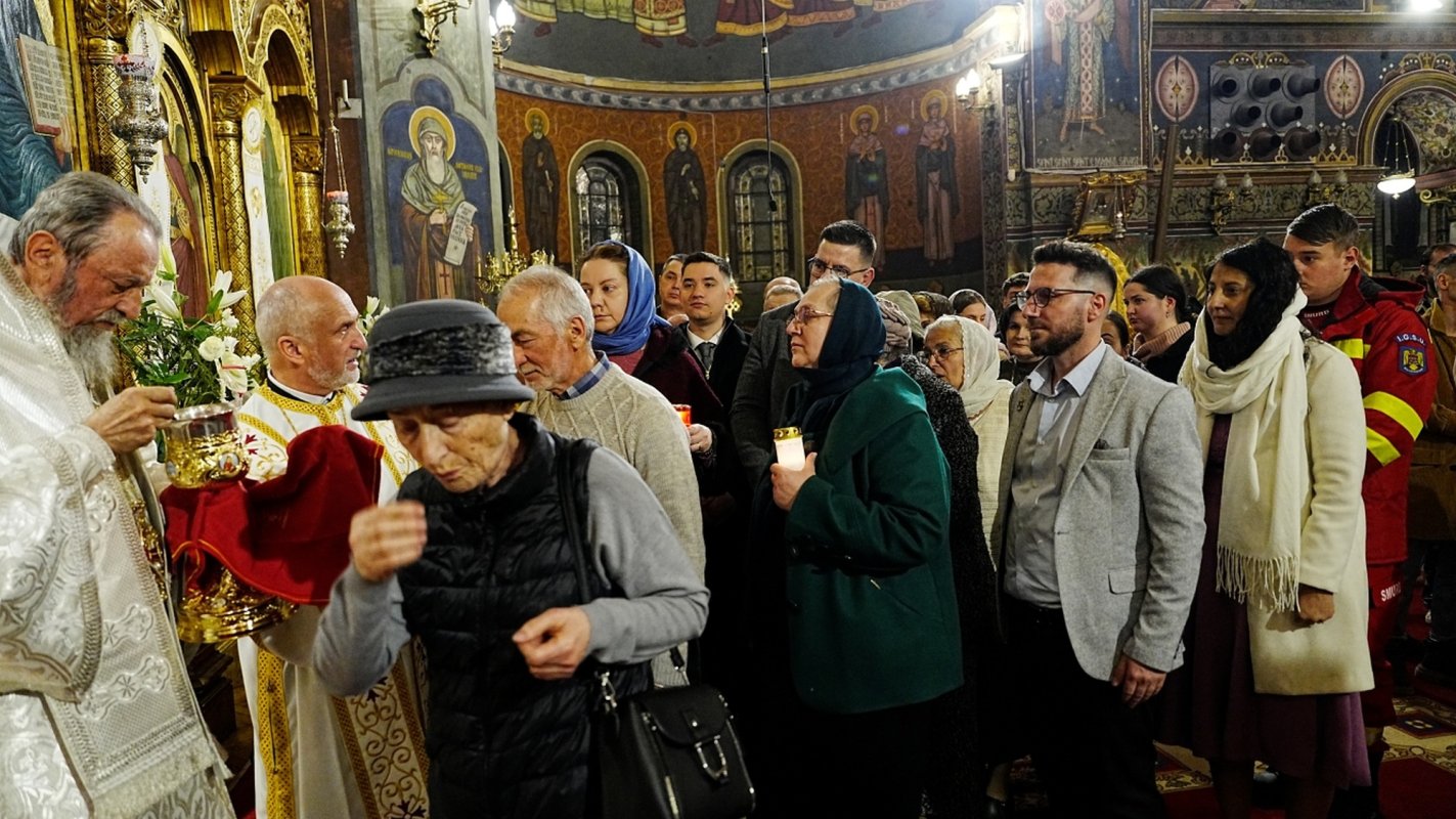Mulțimi de credincioși la Sibiu, în noaptea Învierii 359809
