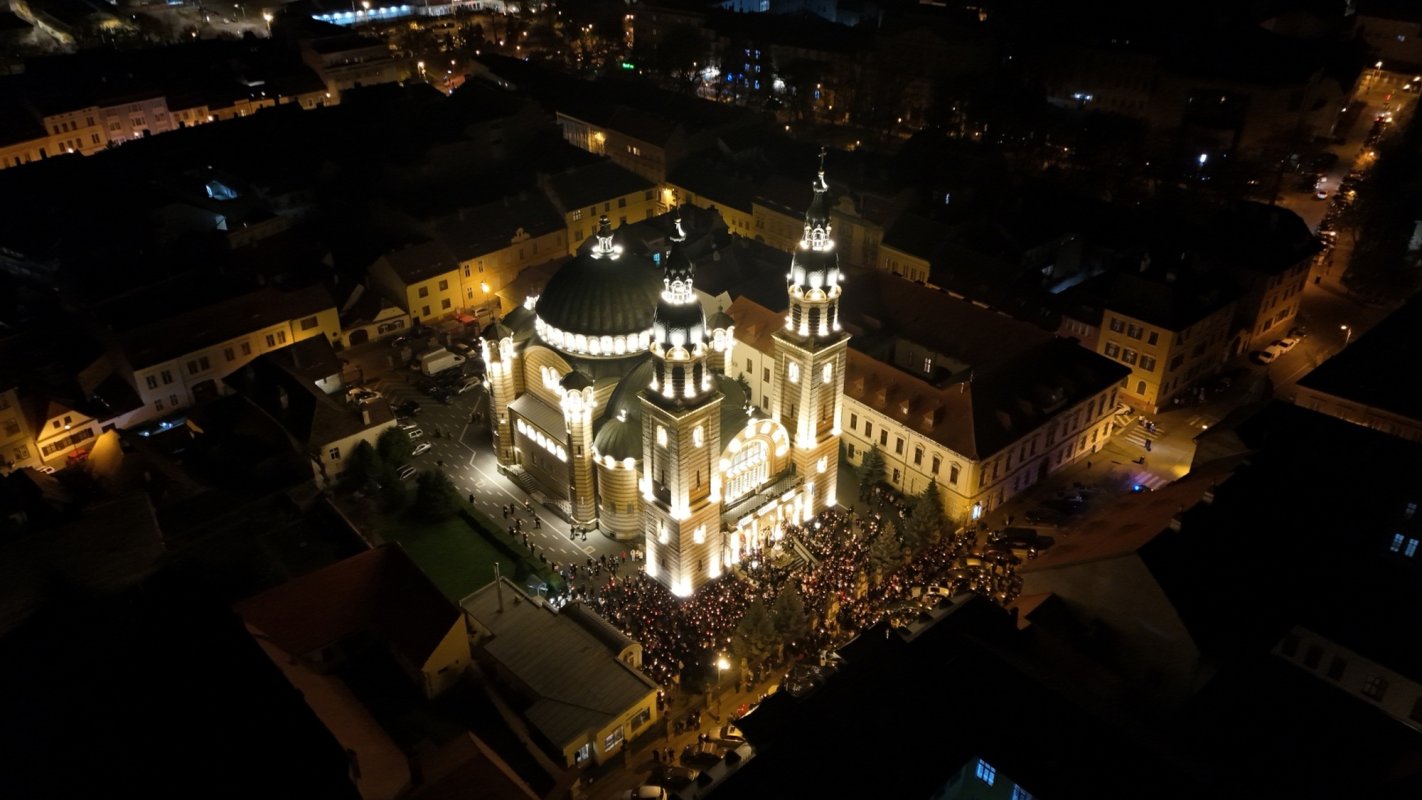 Mulțimi de credincioși la Sibiu, în noaptea Învierii 359812