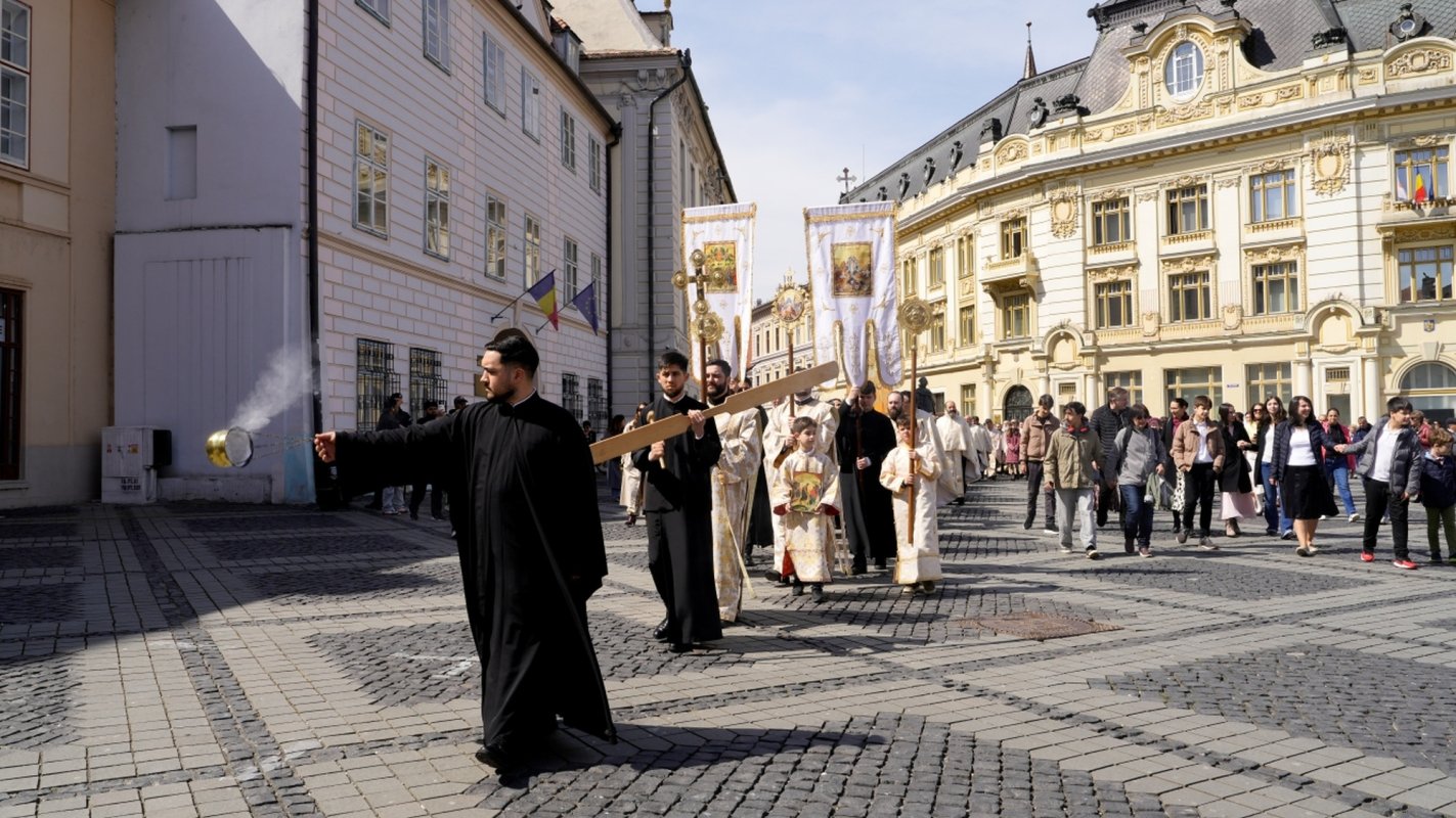 Procesiune în cetatea Sibiului în Duminica Învierii 359896