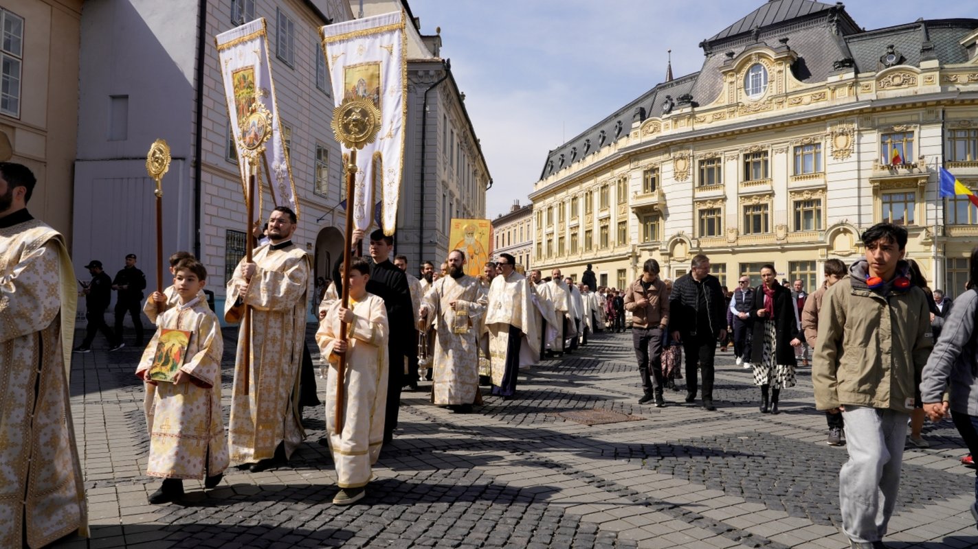 Procesiune în cetatea Sibiului în Duminica Învierii 359897