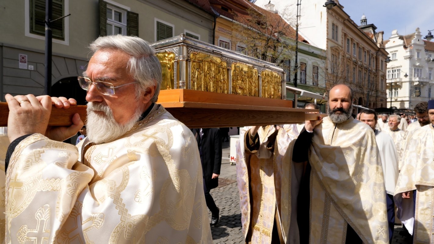 Procesiune în cetatea Sibiului în Duminica Învierii 359898