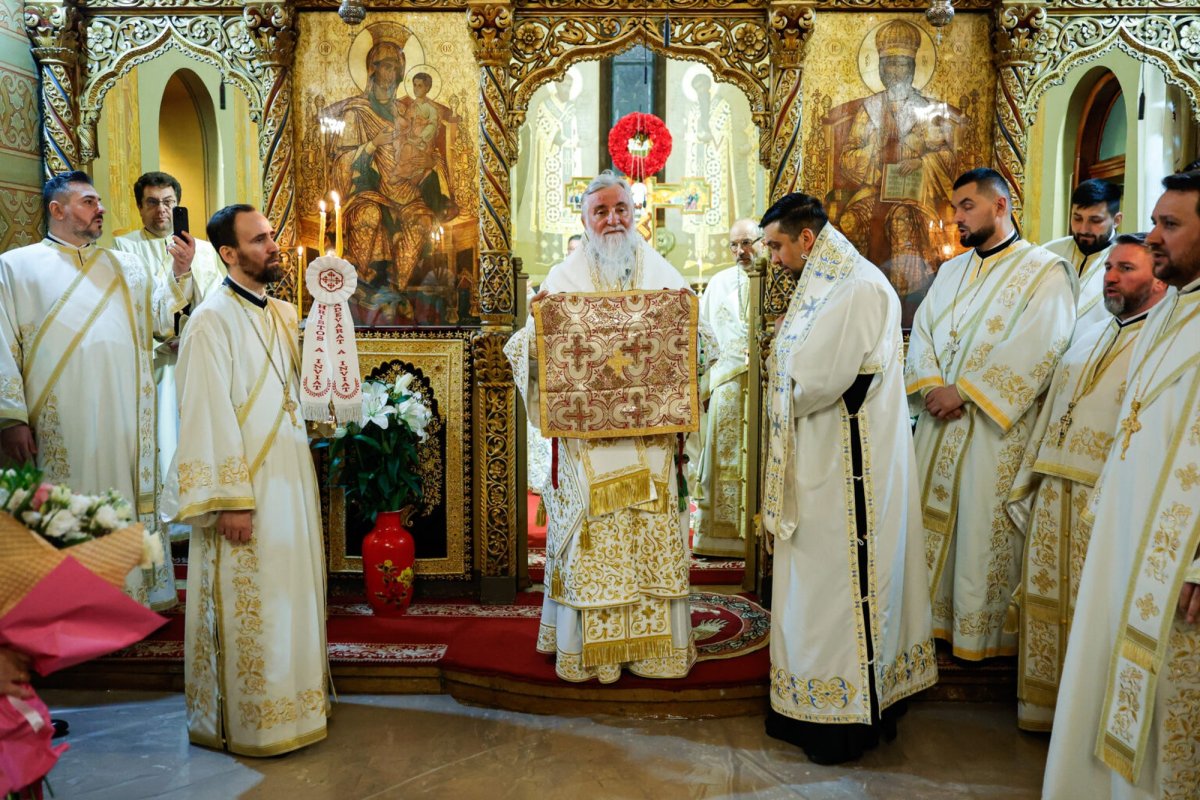 Slujbă arhierească la Craiova de Învierea Domnului 359950