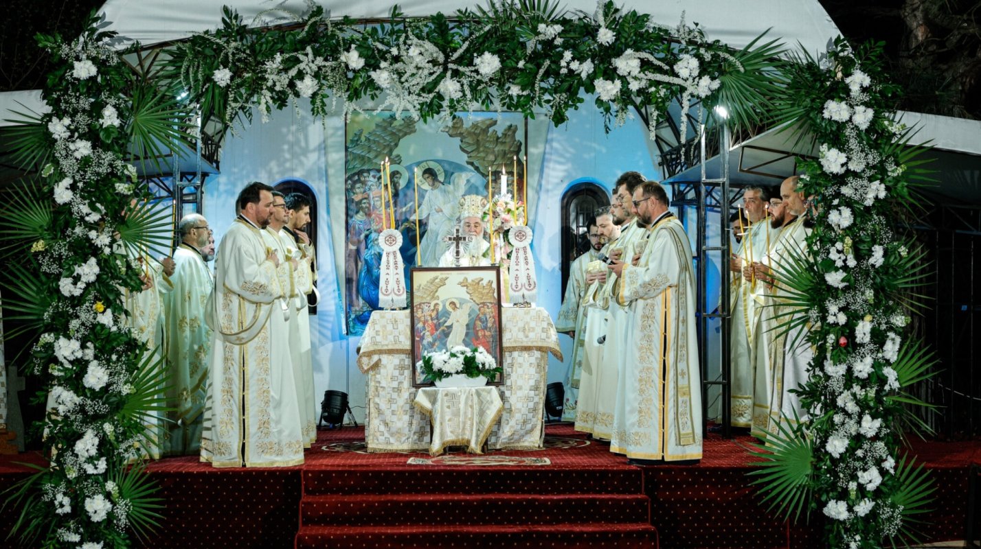 Slujbă arhierească la Craiova de Învierea Domnului 359951