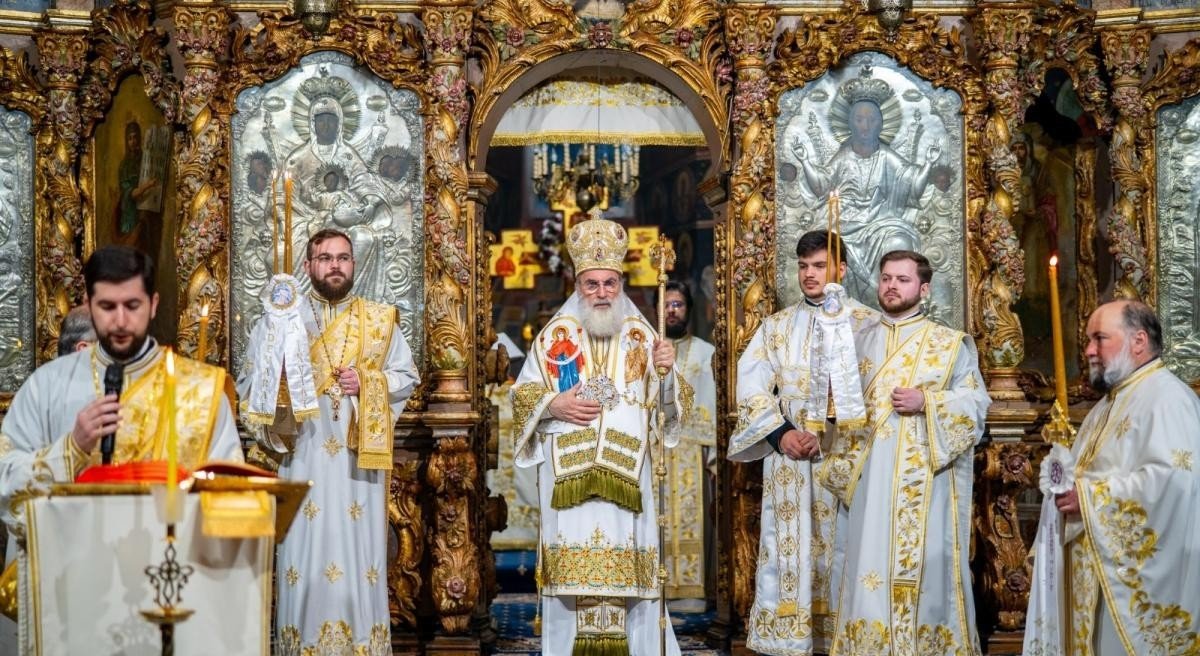 Liturghie arhierească de Înviere la Catedrala Arhiepiscopală din Roman 360012