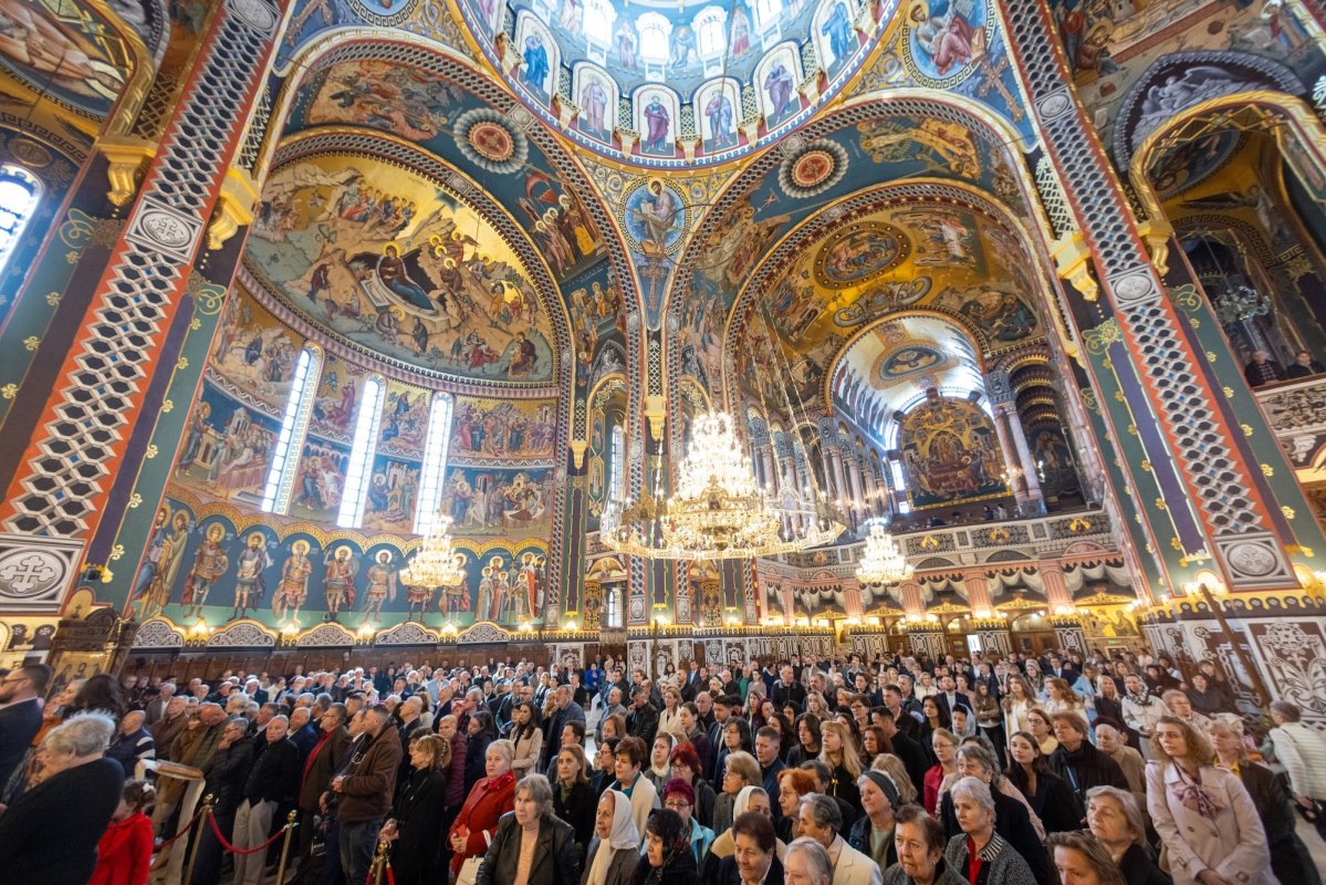 Lumina Învierii pentru credincioșii arădeni  360014