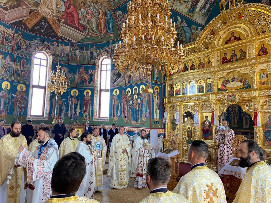 Sfintele Paști la ctitoria Patriarhului României din Banat 360017