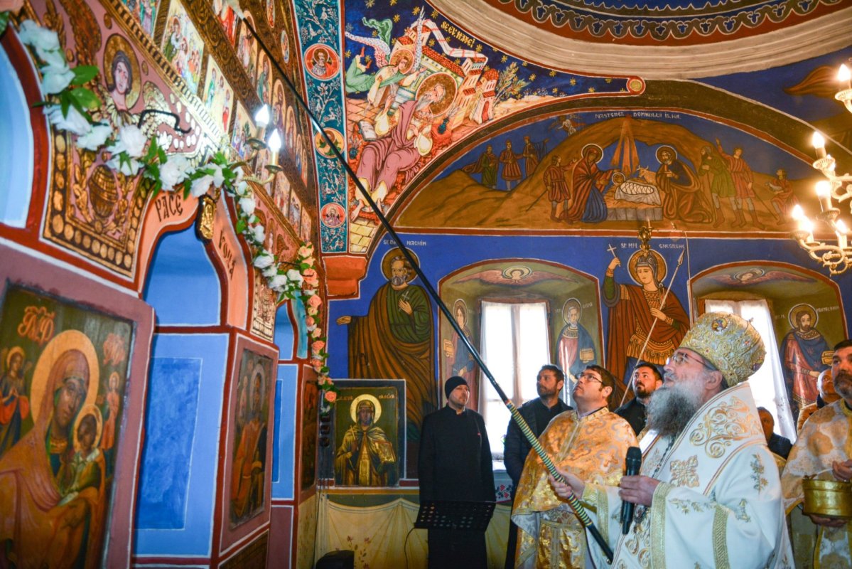 Sfințire la o biserică din Olt 360029