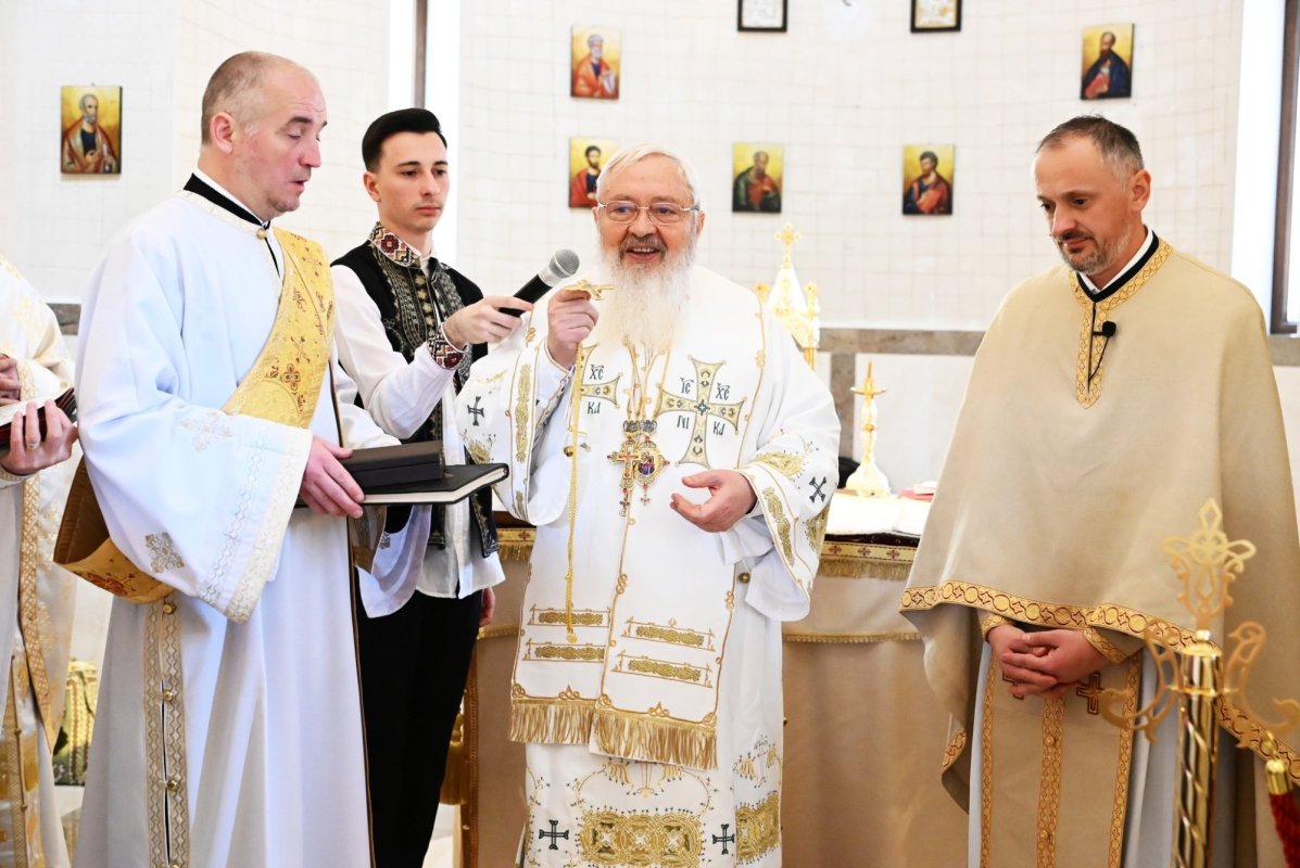 Sfințirea Bisericii „Sfântul Apostol și Evanghelist Marcu” din Florești 360007