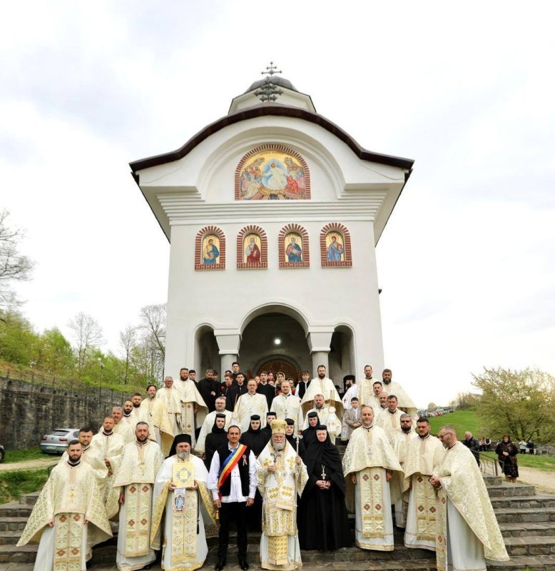 Binecuvântare pentru credincioşii maramureşeni şi sătmăreni la praznicul Învierii Domnului 360097