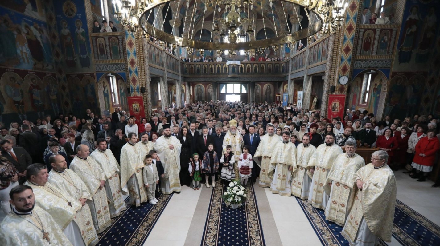 Binecuvântare pentru credincioşii maramureşeni şi sătmăreni la praznicul Învierii Domnului 360099