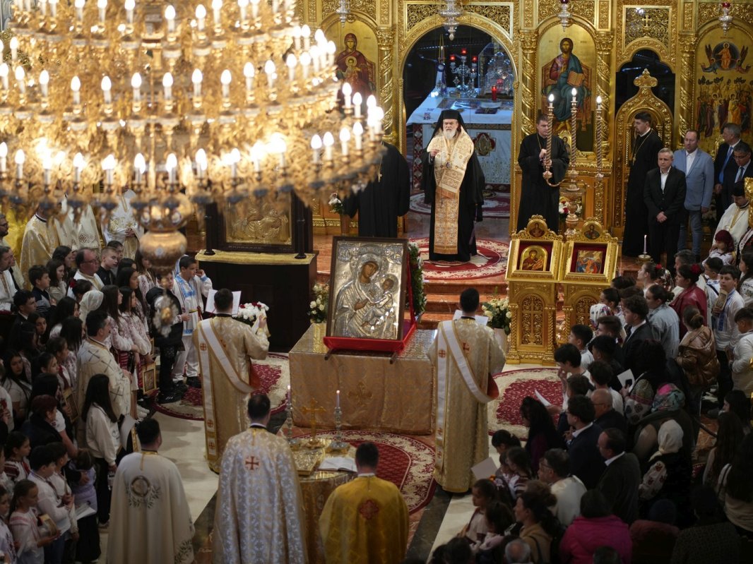 Icoana de la Sihla a Maicii Domnului adusă la Slobozia 360076