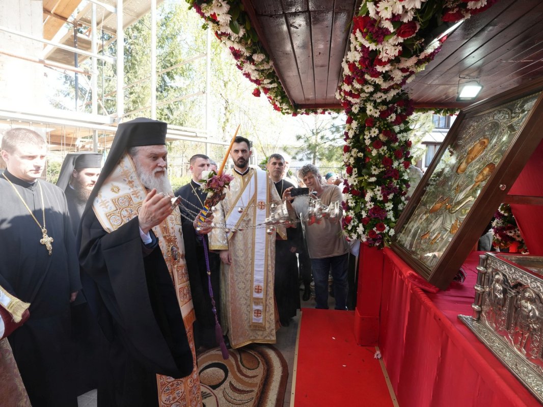 Icoana de la Sihla a Maicii Domnului adusă la Slobozia 360077