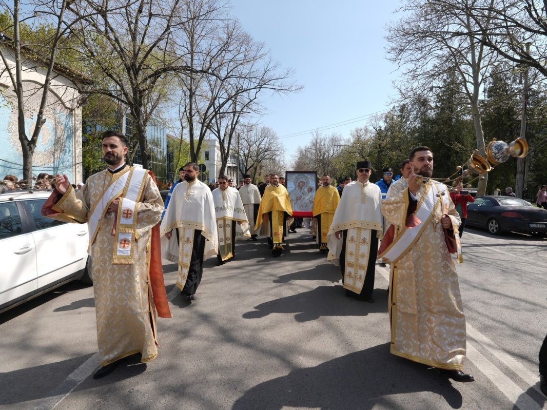 Icoana de la Sihla a Maicii Domnului adusă la Slobozia 360079
