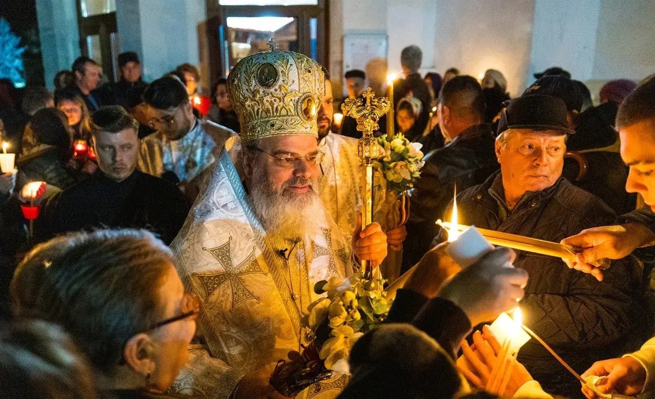 Învierea Domnului la Catedrala Episcopală din Huşi 360090