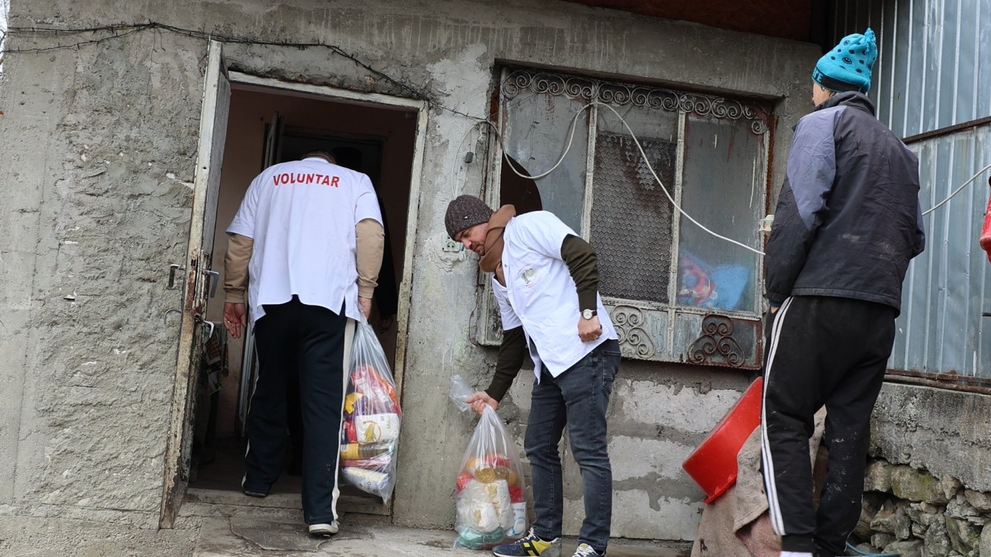 Peste 100 de familii din județul Prahova au primit alimente 360072