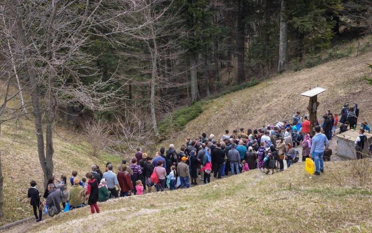 Procesiuni la izvoare tămăduitoare din țara noastră 360067