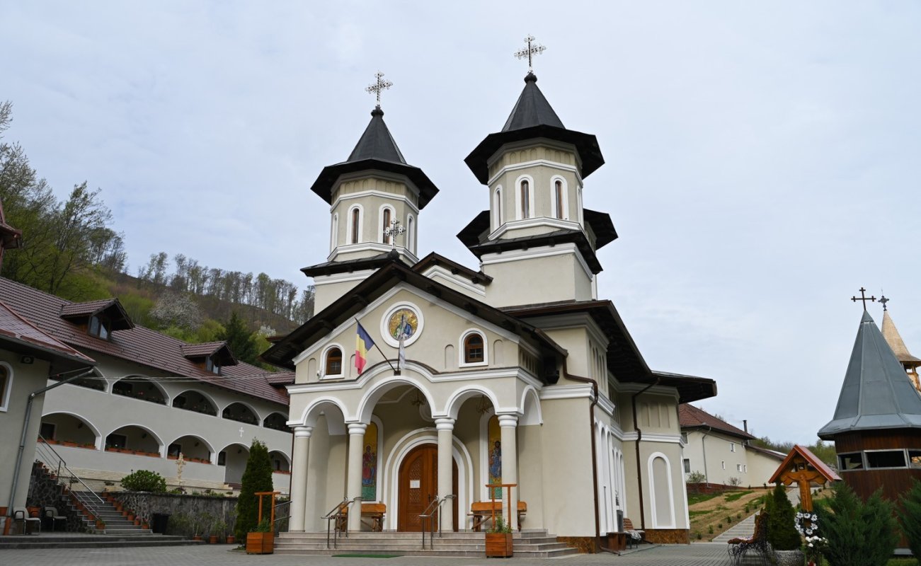 Slujirile ierarhilor hunedoreni la praznicul Învierii Domnului 360102