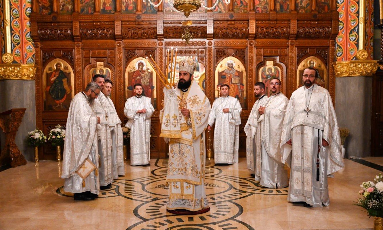 Slujirile ierarhilor hunedoreni la praznicul Învierii Domnului 360104