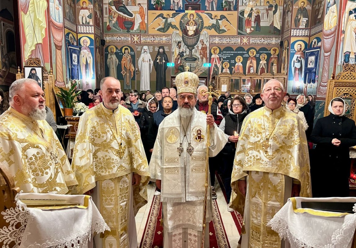 Slujirile ierarhilor hunedoreni la praznicul Învierii Domnului 360107
