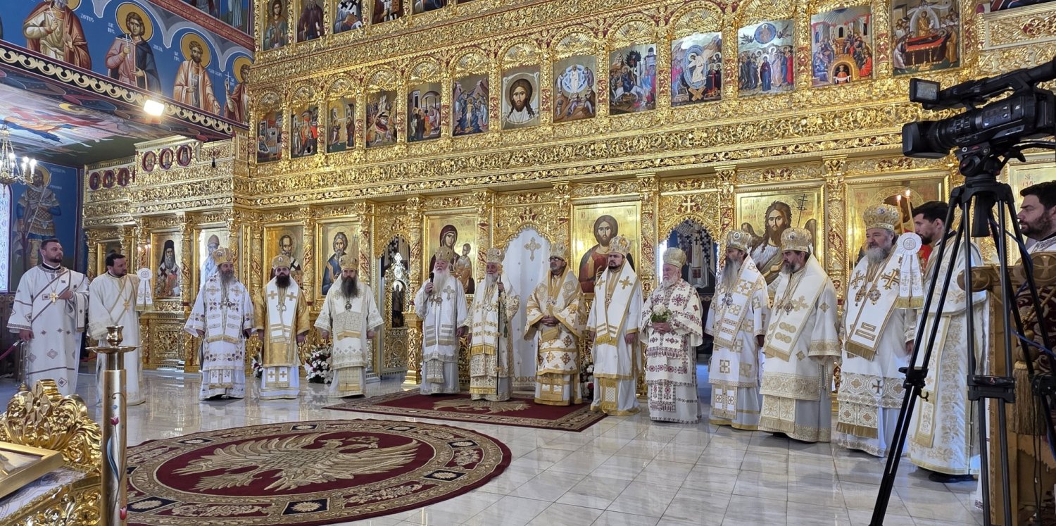 Bucurie și lumină la hramul Catedralei Episcopale din Severin 360254