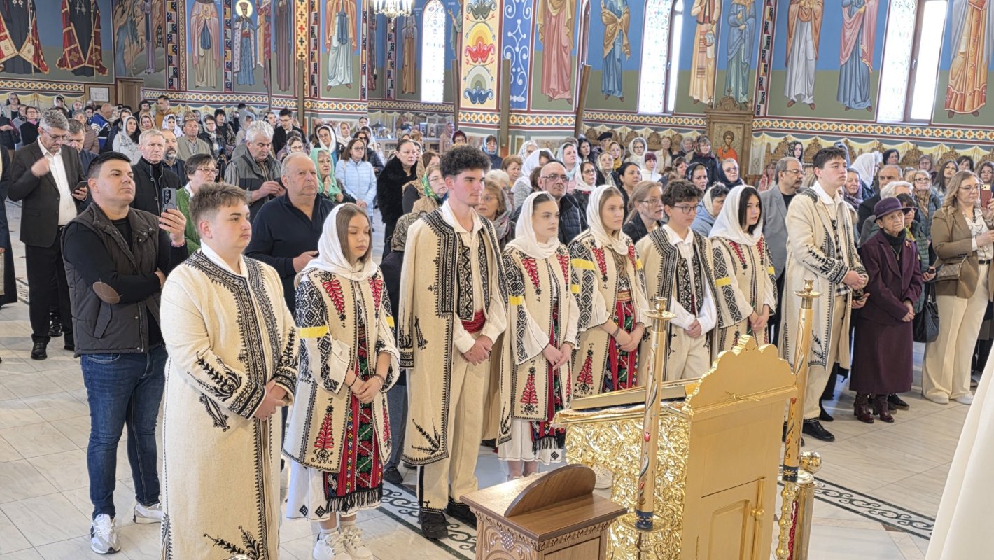 Bucurie și lumină la hramul Catedralei Episcopale din Severin 360255