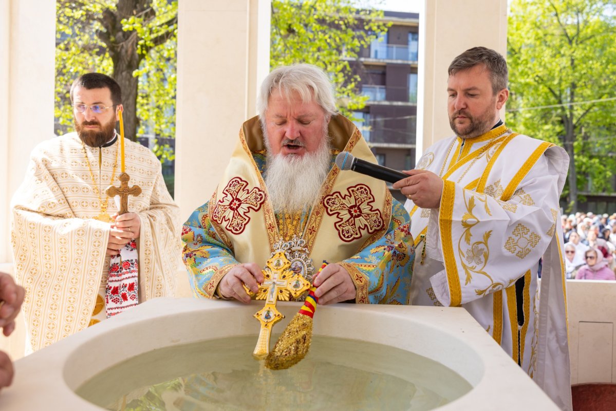Înnoire de hram la Biserica Mavrogheni din Capitală 360413