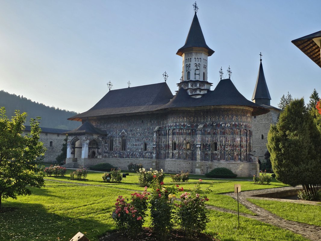 Paternitate duhovnicească în pictura Mănăstirii Sucevița: starețul Calistrat, „omul cel tainic al inimii” 360126