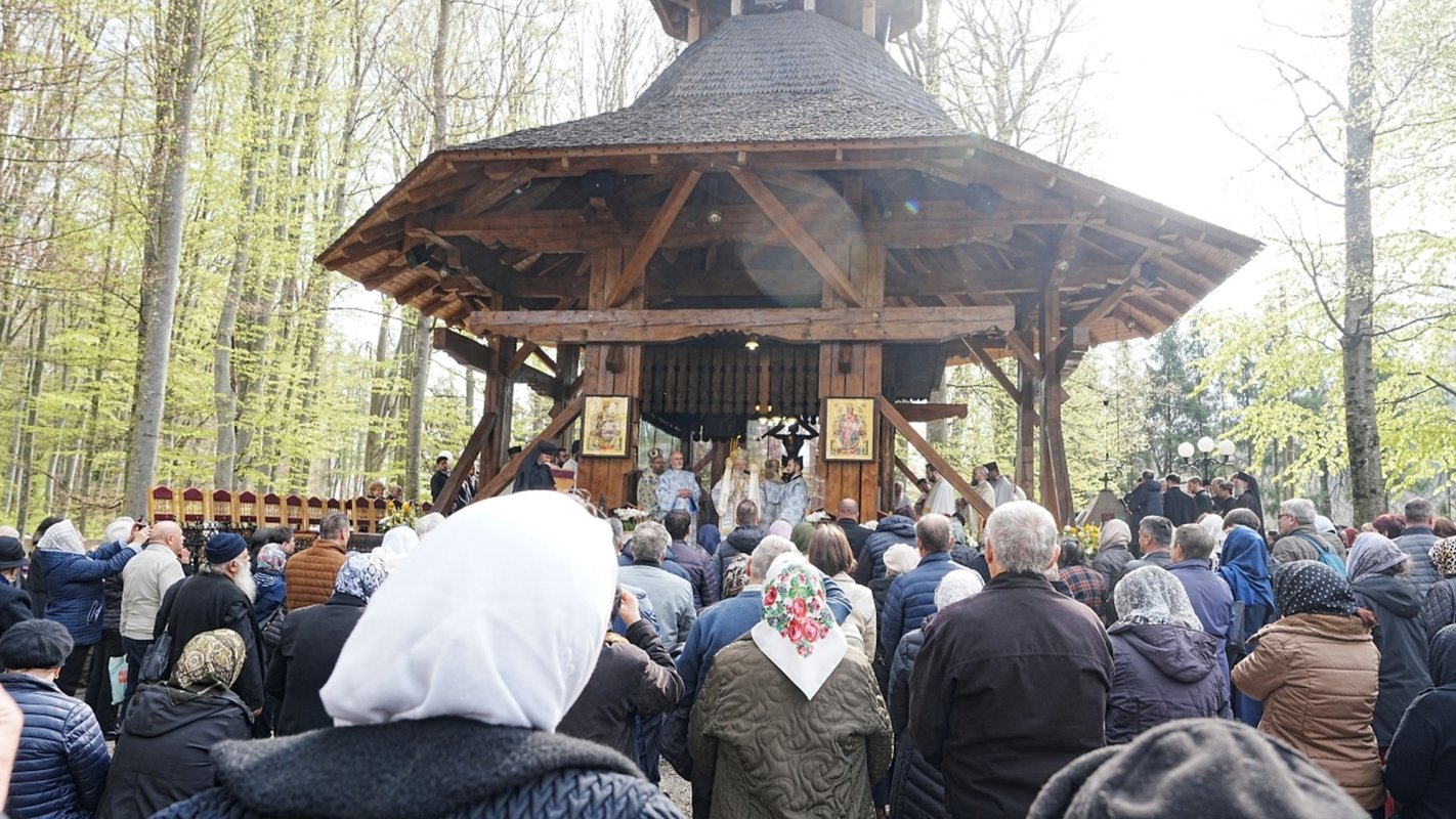 Trei arhierei au liturghisit la hramul Mănăstirii Brâncoveanu de la Sâmbăta de Sus 360314