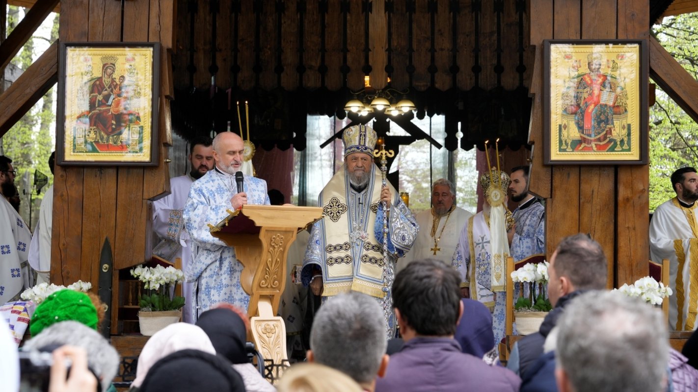 Trei arhierei au liturghisit la hramul Mănăstirii Brâncoveanu de la Sâmbăta de Sus 360316